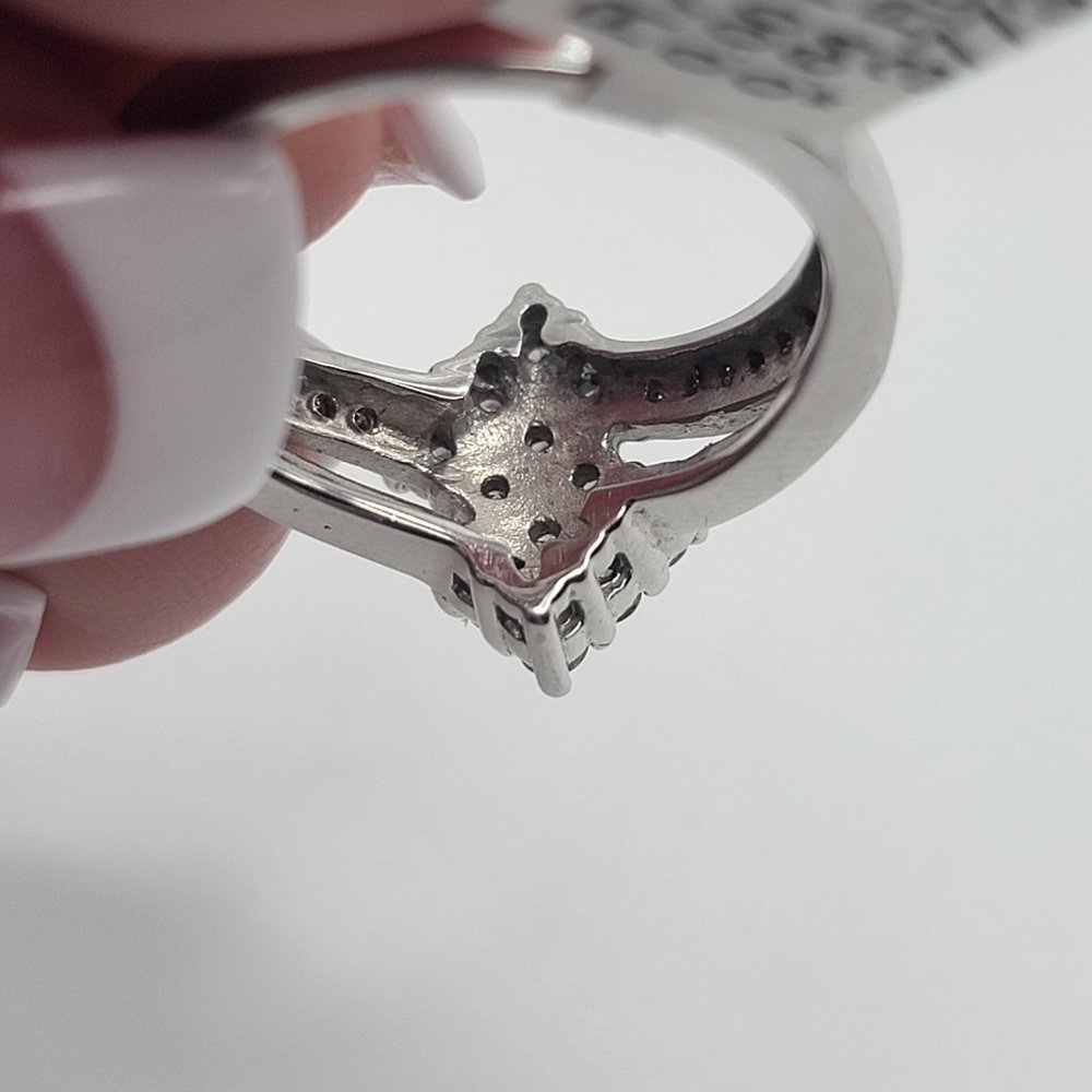 NWT Diamond ring in 14K White Gold - Picture 8 of 9